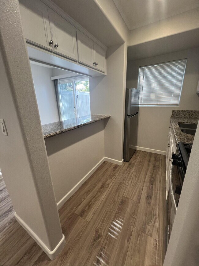 Building Photo - Newly Remodeled, Charming 1-Bedroom Oasis ...