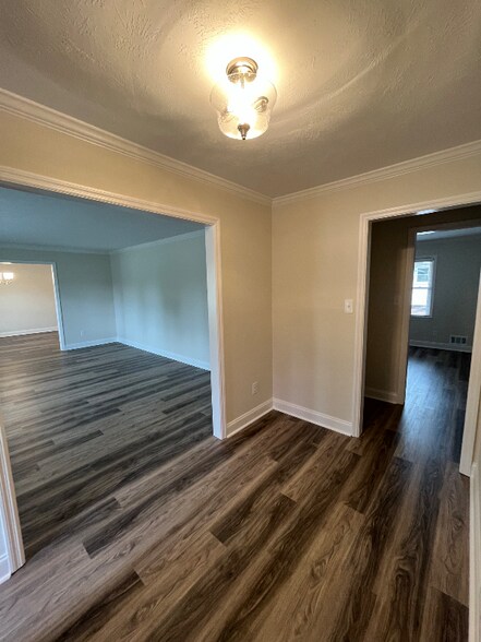 Building Photo - 3517 Jamaica Dr