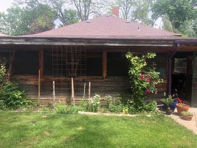 Building Photo - 1209 W Mountain Ave