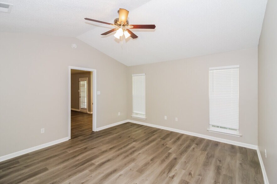 Building Photo - 8153 Green Valley Cove