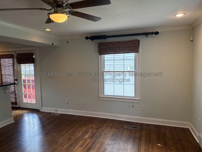Building Photo - 418 E 63rd Terrace