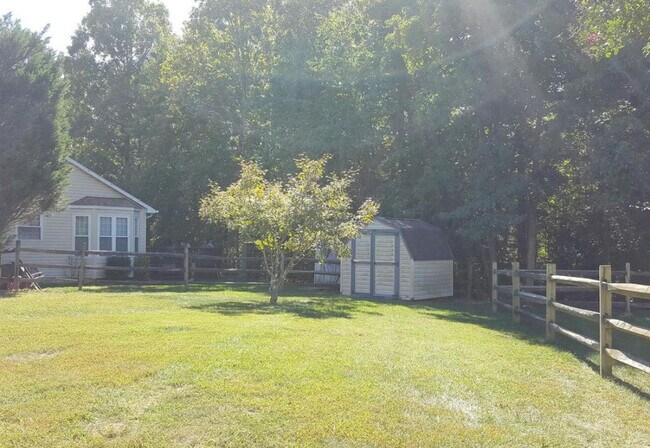 Building Photo - 5601 Skate Ct