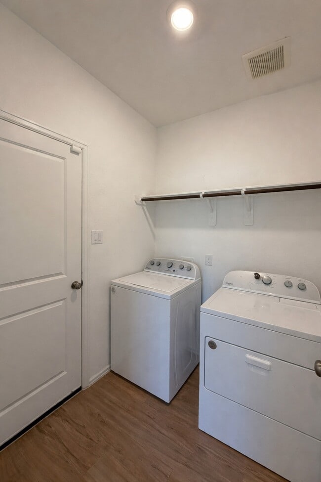 Building Photo - 14242 Walworth Crk Ct