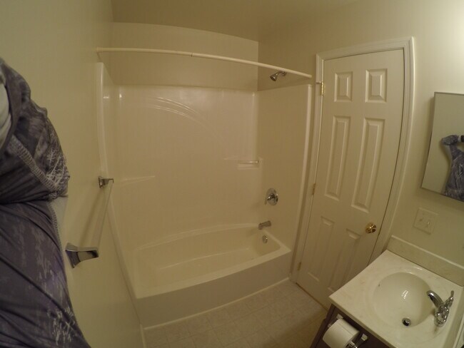 Building Photo - 2123 Quail Hollow Dr
