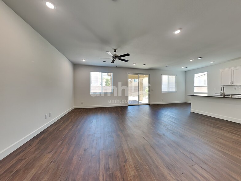 Building Photo - 4828 Blushing Star St