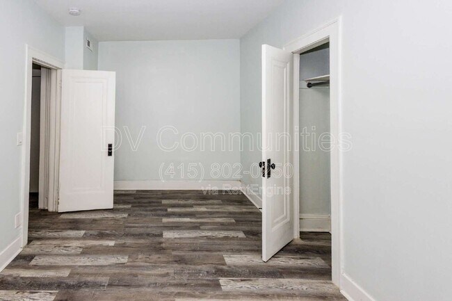 Building Photo - 3300 E 149th St