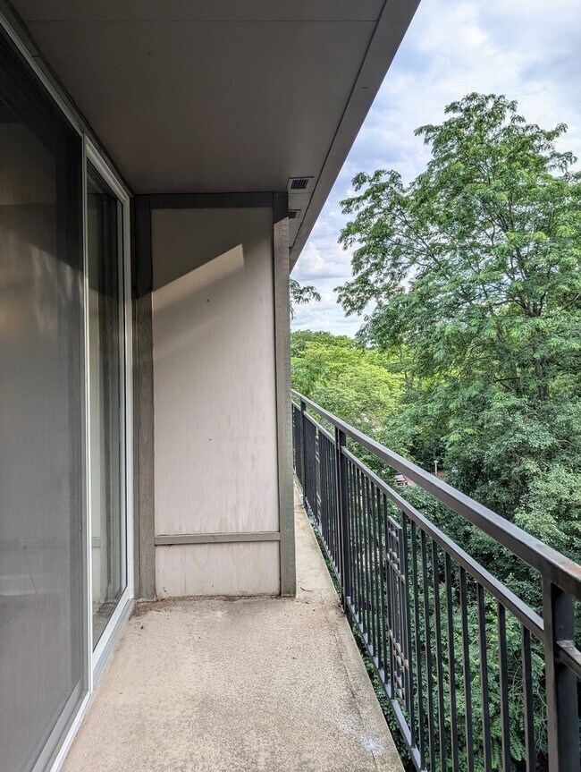 Building Photo - 5830 Oakwood Dr