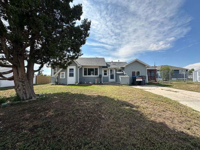 Building Photo - 2 BEDROOM, 1 BATHROOM SINGLE FAMILY HOME