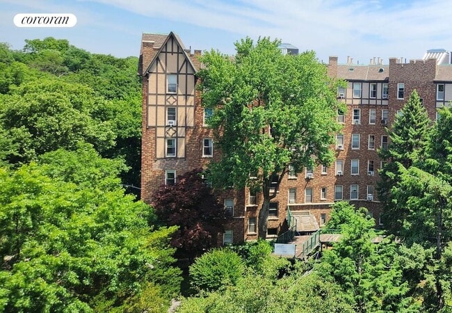 Building Photo - 3900 Greystone Ave
