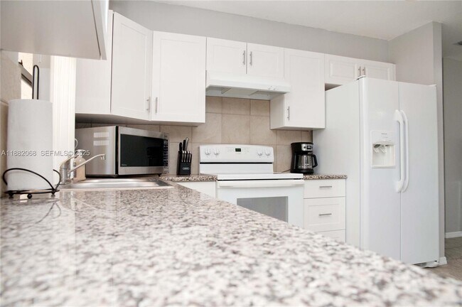 Building Photo - 722 SE Thanksgiving Ave