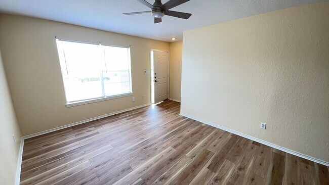 Building Photo - 3207 Hereford Ln