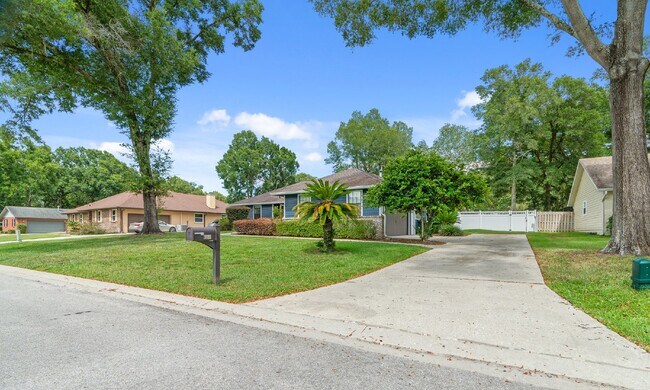 Building Photo - **Available February 2026***Welcome Home :: 3/2 with oversized fenced backyard in Indian Pines!