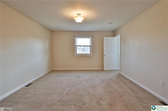 Building Photo - 2811 Kingsview Ave