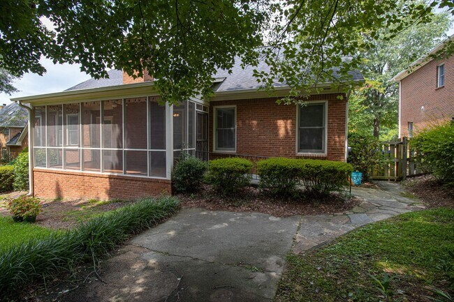 Building Photo - 2220 Montclair Dr