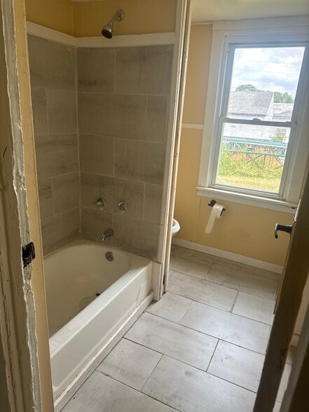 Bathroom - 143 York St