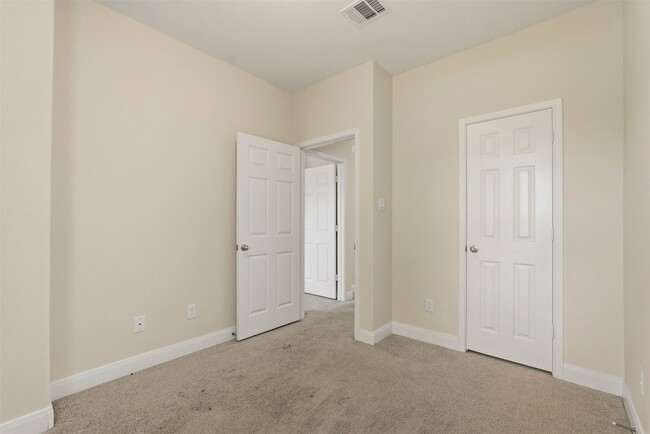 Building Photo - 2218 Bringhurst St