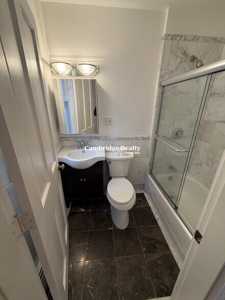 Building Photo - 71 Putnam Ave