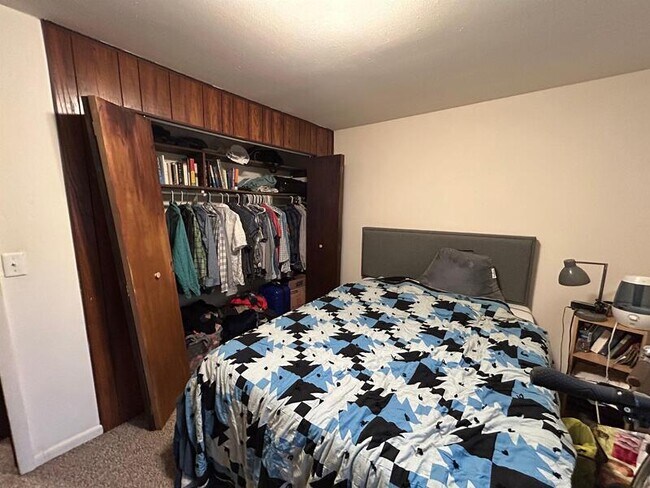 Building Photo - 134 E Johnson St