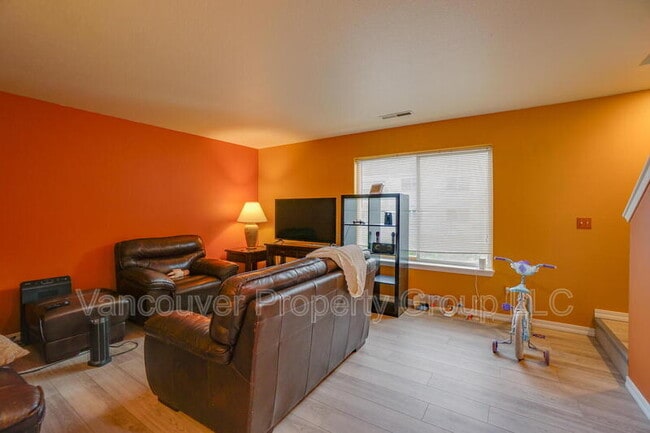 Building Photo - 6001 NE 33rd Cir