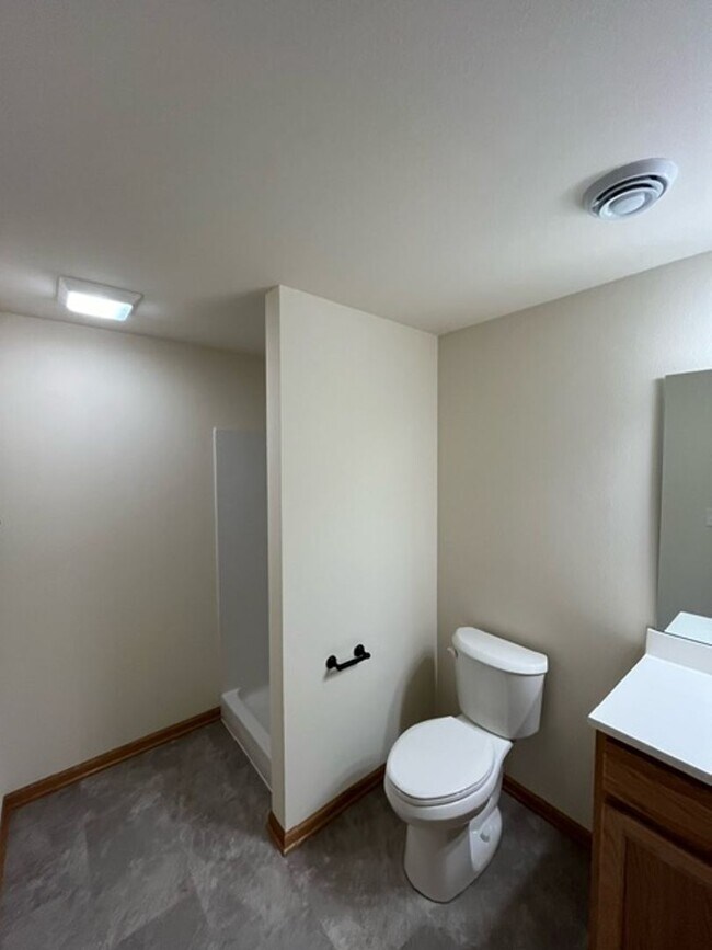 Building Photo - 517