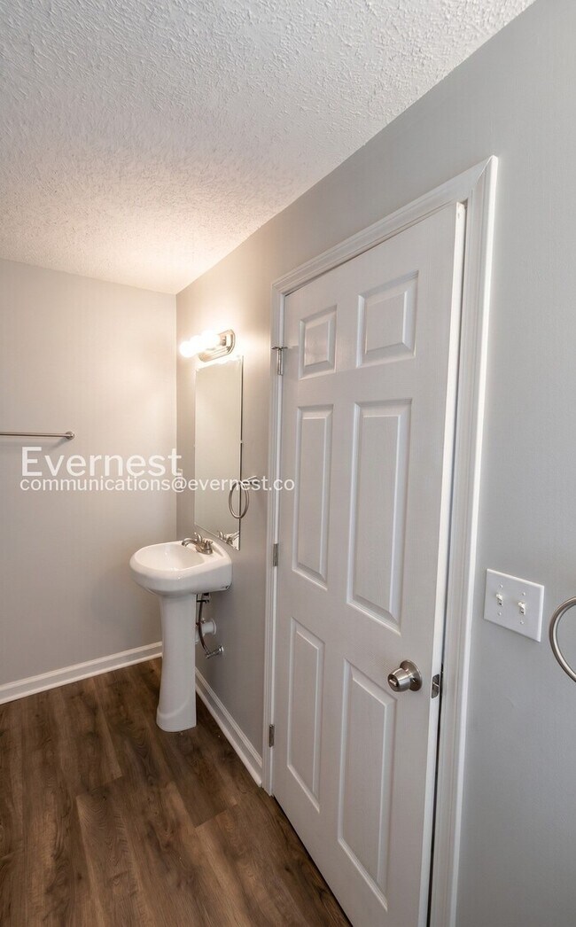 Building Photo - 3-Bed/2-Bath Home/Pet Friendly/Available Soon!