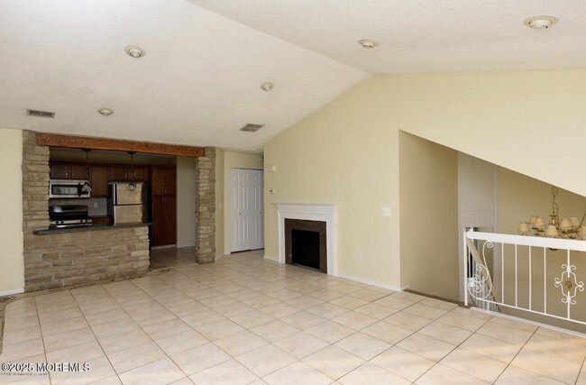 Building Photo - 48 Tulip Ln
