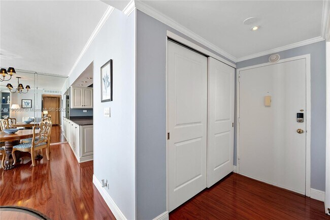 Building Photo - 1408 Brickell Bay Dr