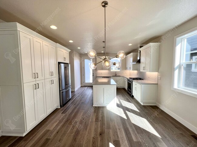 Building Photo - Gorgeous newly built in 2022 4 BR home in ...