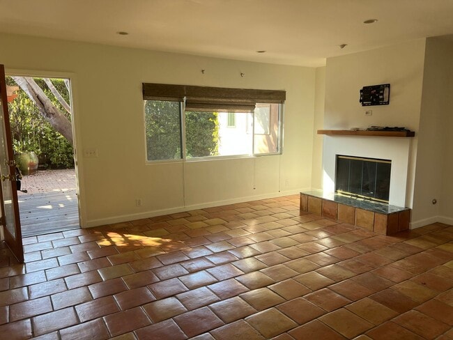 Building Photo - Private 3 Bedroom In Carpinteria