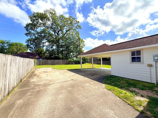 Building Photo - 12483 Fairhope Way