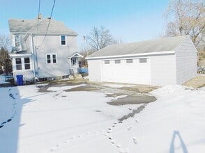 Building Photo - 134 Cook Ave E