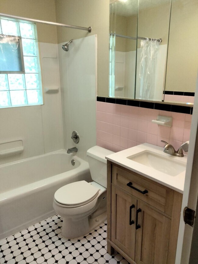 Building Photo - 1125 Walker Ave