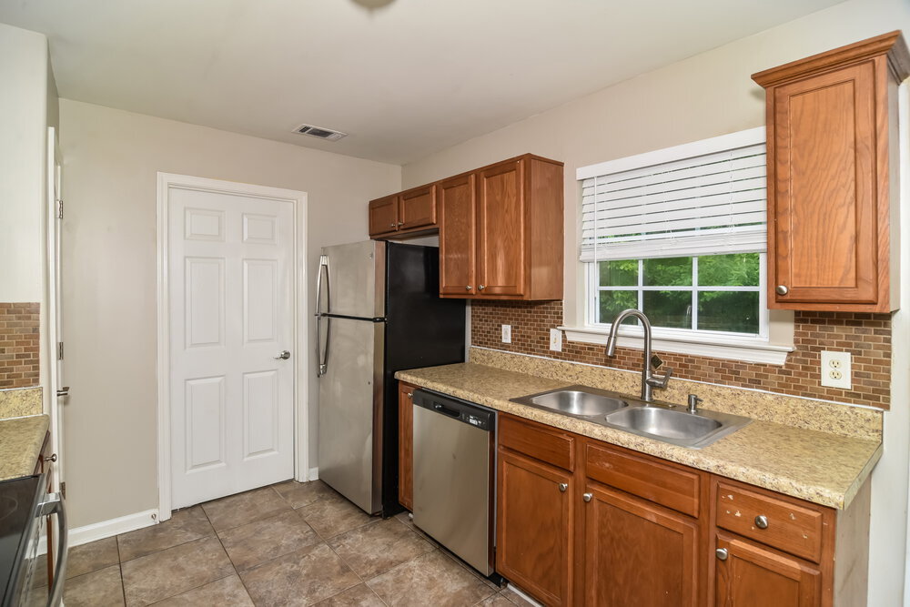Building Photo - 145 Lyndhurst Dr