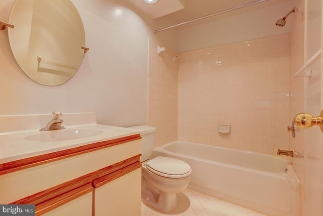 Building Photo - 3301 Sir Thomas Dr