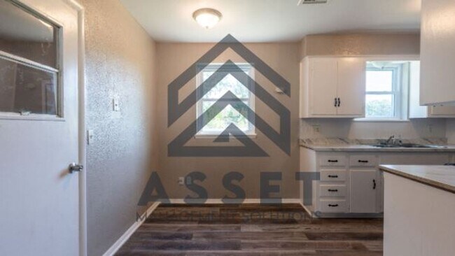 Building Photo - 4 Bedroom Available for Lease & Rent to Own!