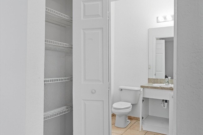 Building Photo - 1407 S Santa Catalina Cir