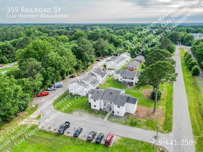 Building Photo - 359 Railroad St