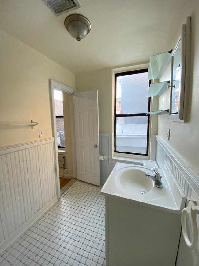 Building Photo - 276 1st St