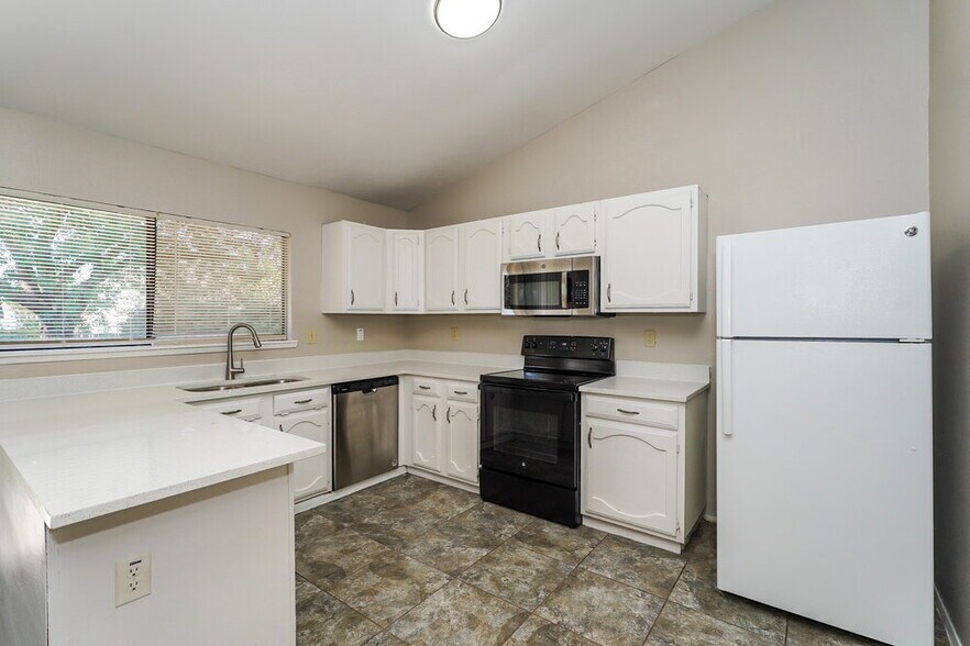 Building Photo - 3913 Horizon Pl