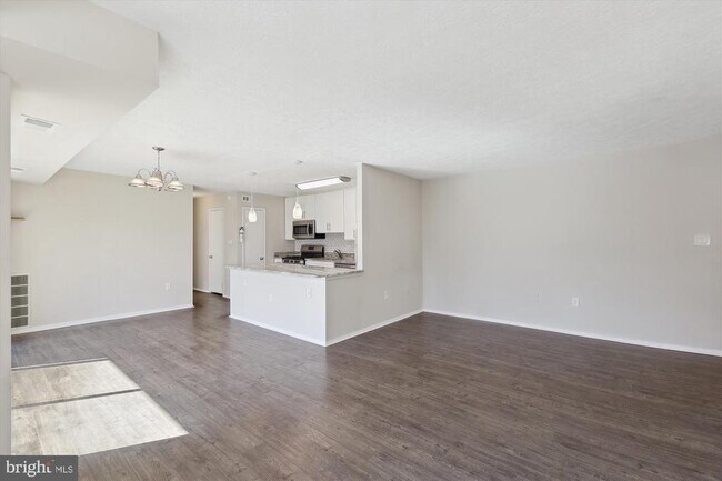 Building Photo - 12305 Braxfield Ct