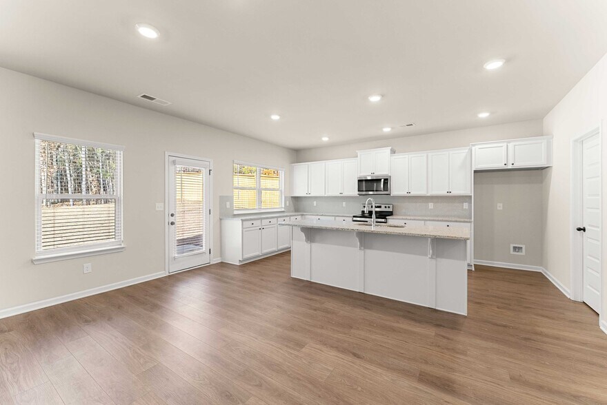 Building Photo - 755 Lakehaven Ln