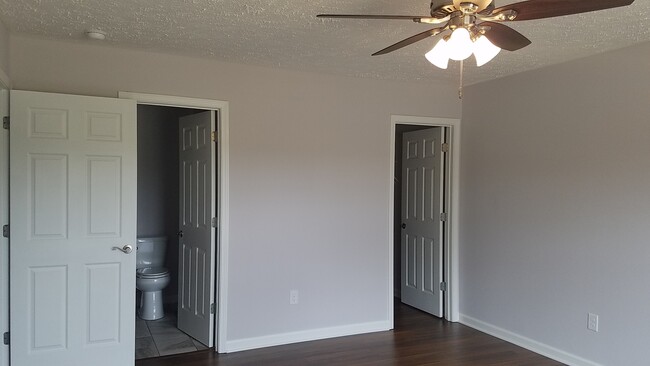 Building Photo - COMING SOON...Gorgeous 3 Bedroom Home Centrally Located in Manchester