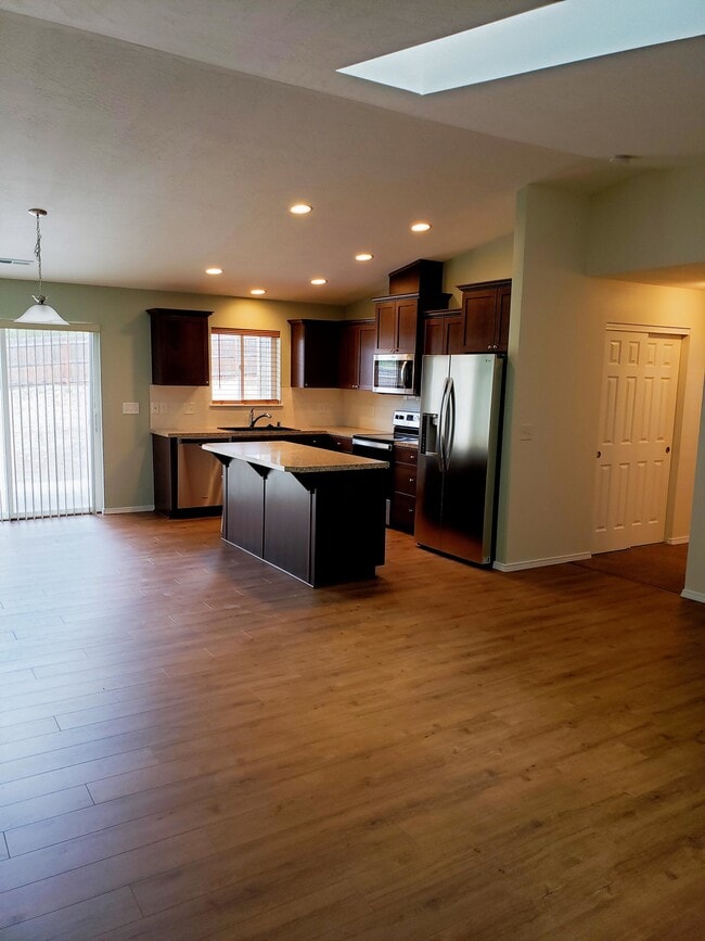 Building Photo - 12522 N Denver Dr