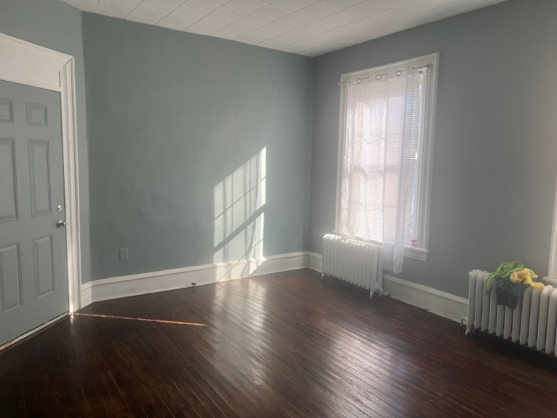 Building Photo - 109 E Stewart Ave