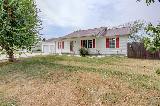 Building Photo - 16 Winding Oaks