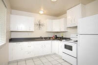 Building Photo - Dainty Apartments