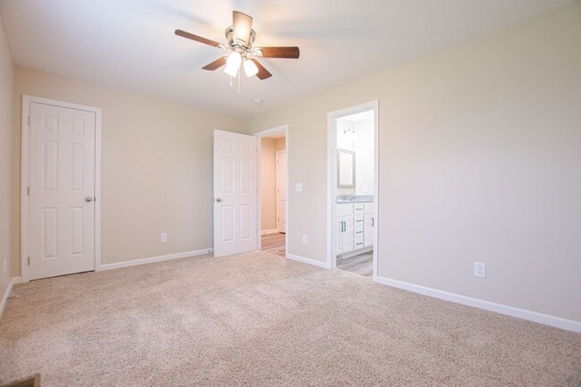 Building Photo - Pet Friendly Two Bedroom!