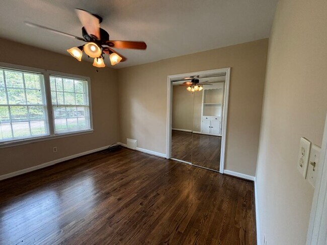 Building Photo - 1531 Iris Dr