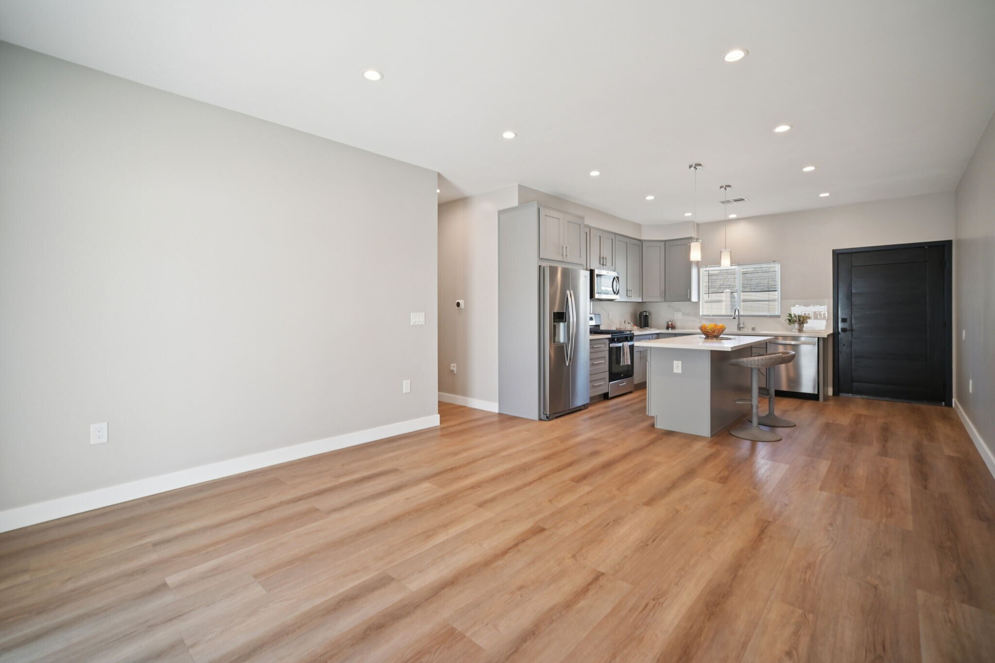 Building Photo - 8436 Oakdale Ave