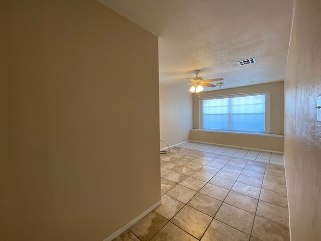 Building Photo - 4/2 Home with a backyard!
